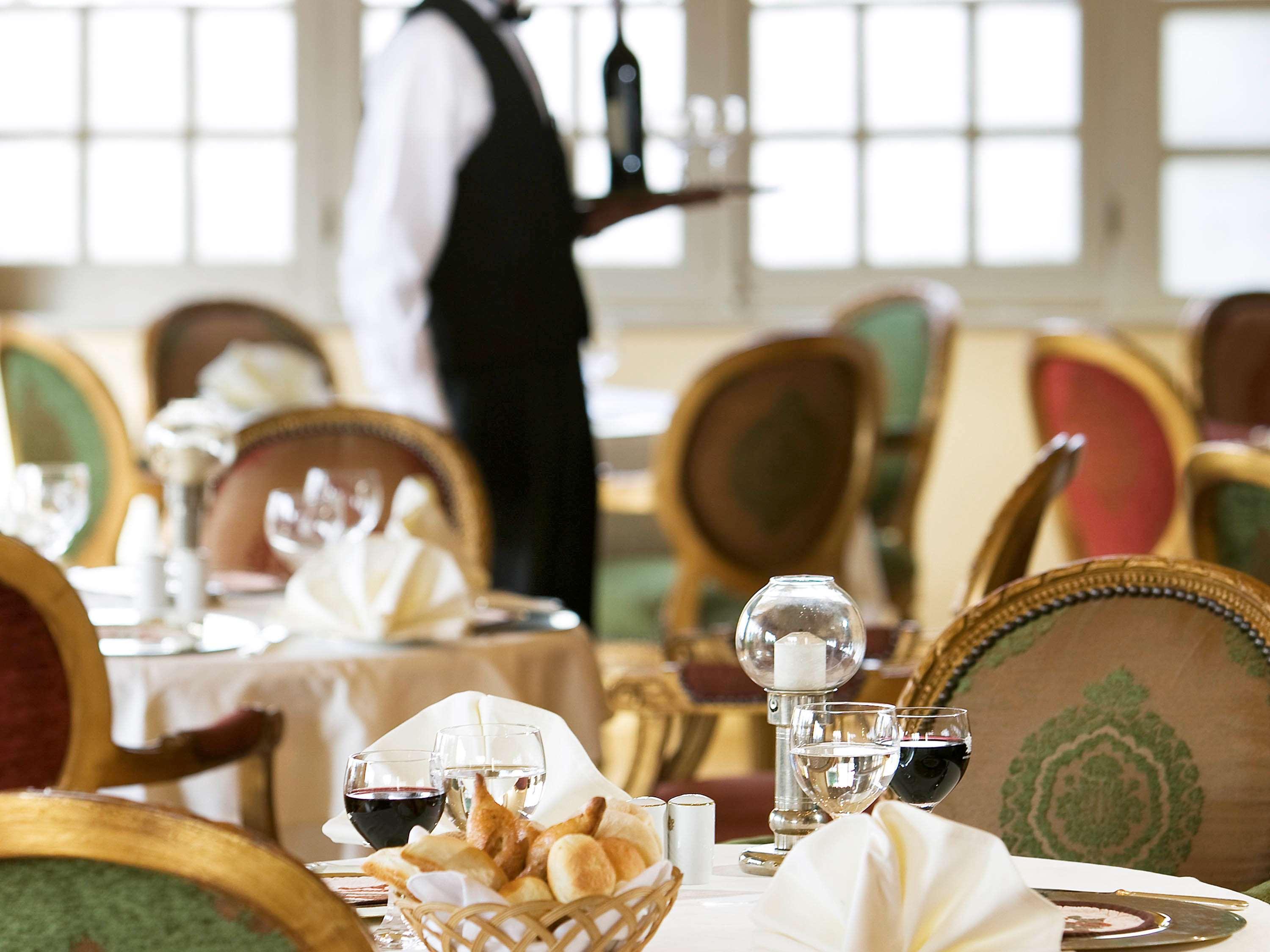 Pavillon Winter Luxor Hotel Екстериор снимка A restaurant