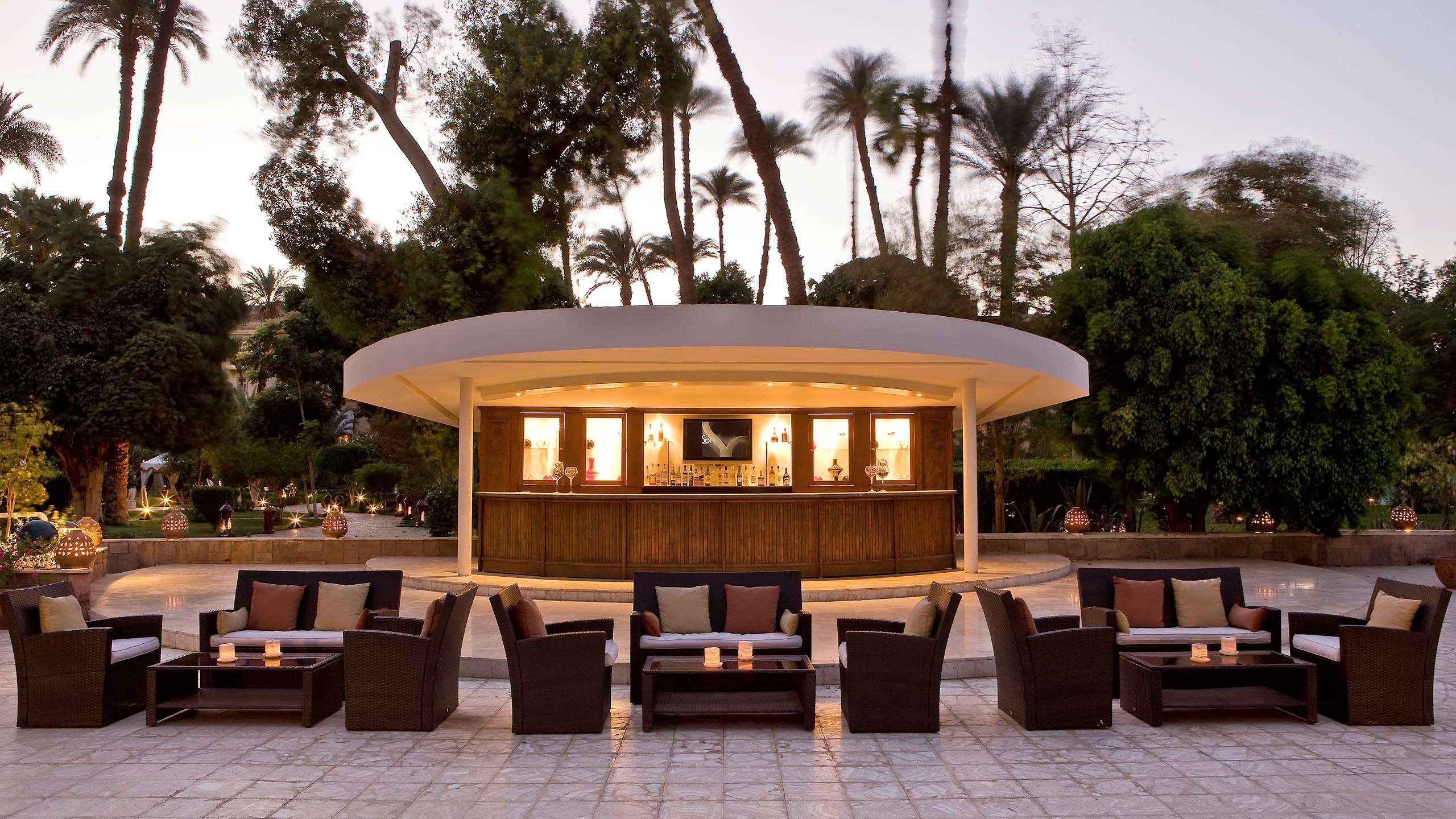 Pavillon Winter Luxor Hotel Екстериор снимка The pool bar at the Four Seasons Hotel, Cairo