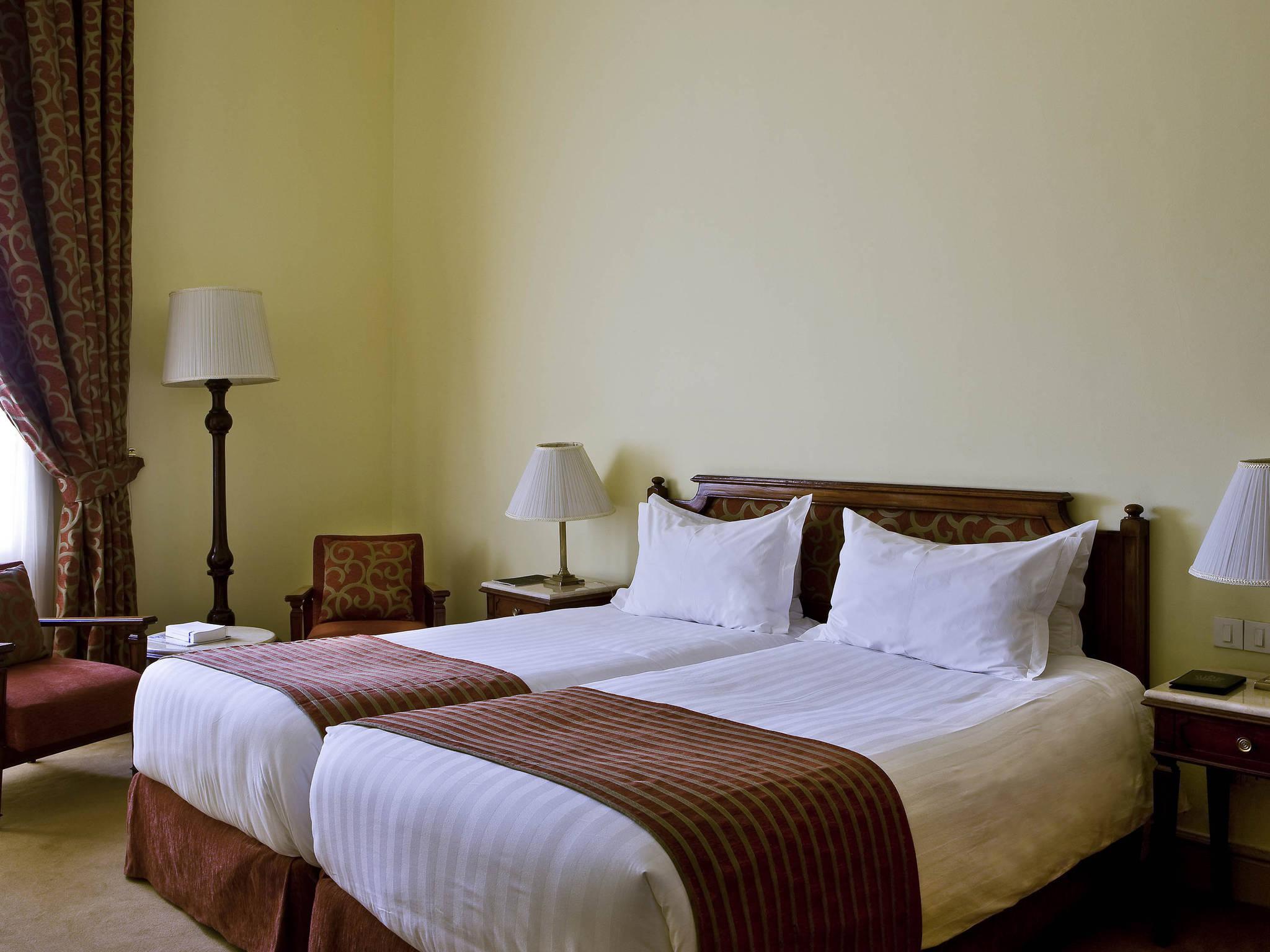 Pavillon Winter Luxor Hotel Екстериор снимка A room at the hotel