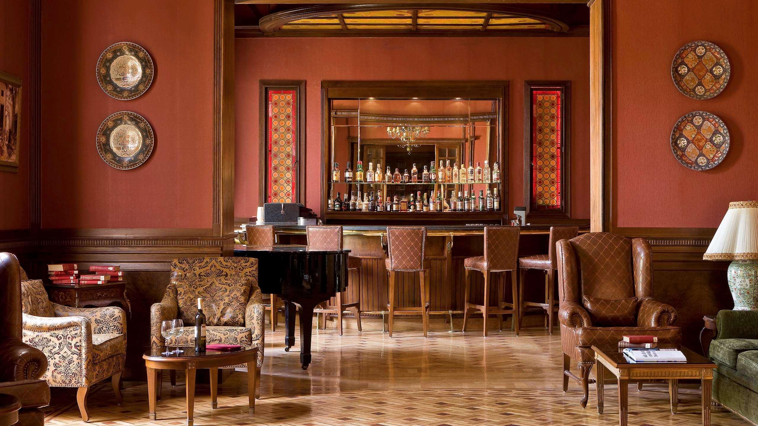Pavillon Winter Luxor Hotel Екстериор снимка The bar at the lobby