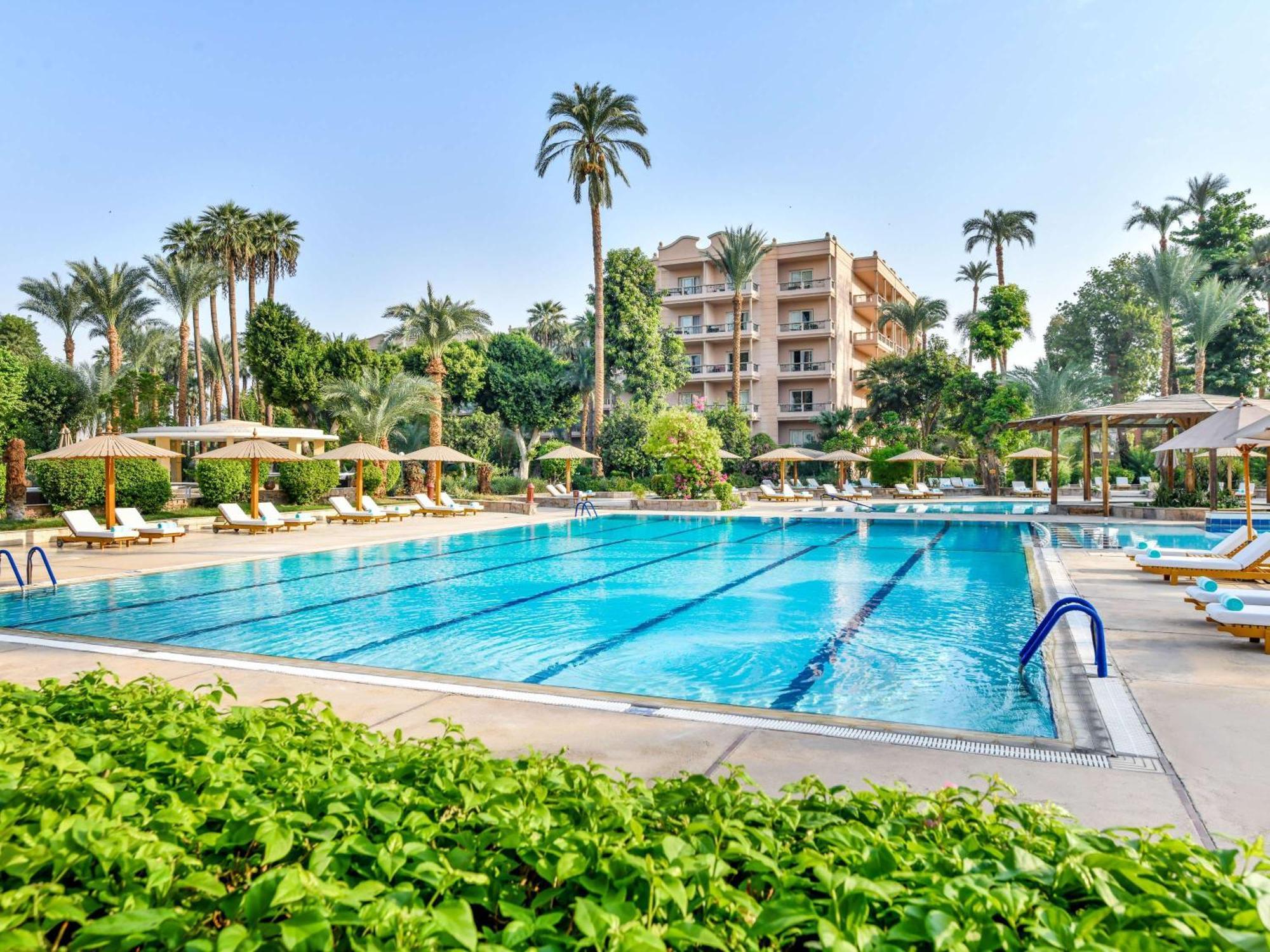 Pavillon Winter Luxor Hotel Екстериор снимка The swimming pool at the Four Seasons Hotel, Cairo at Nile Plaza