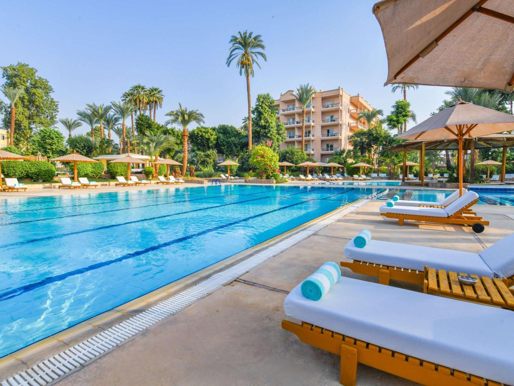 Pavillon Winter Luxor Hotel Екстериор снимка The pool at the Four Seasons Hotel, Cairo