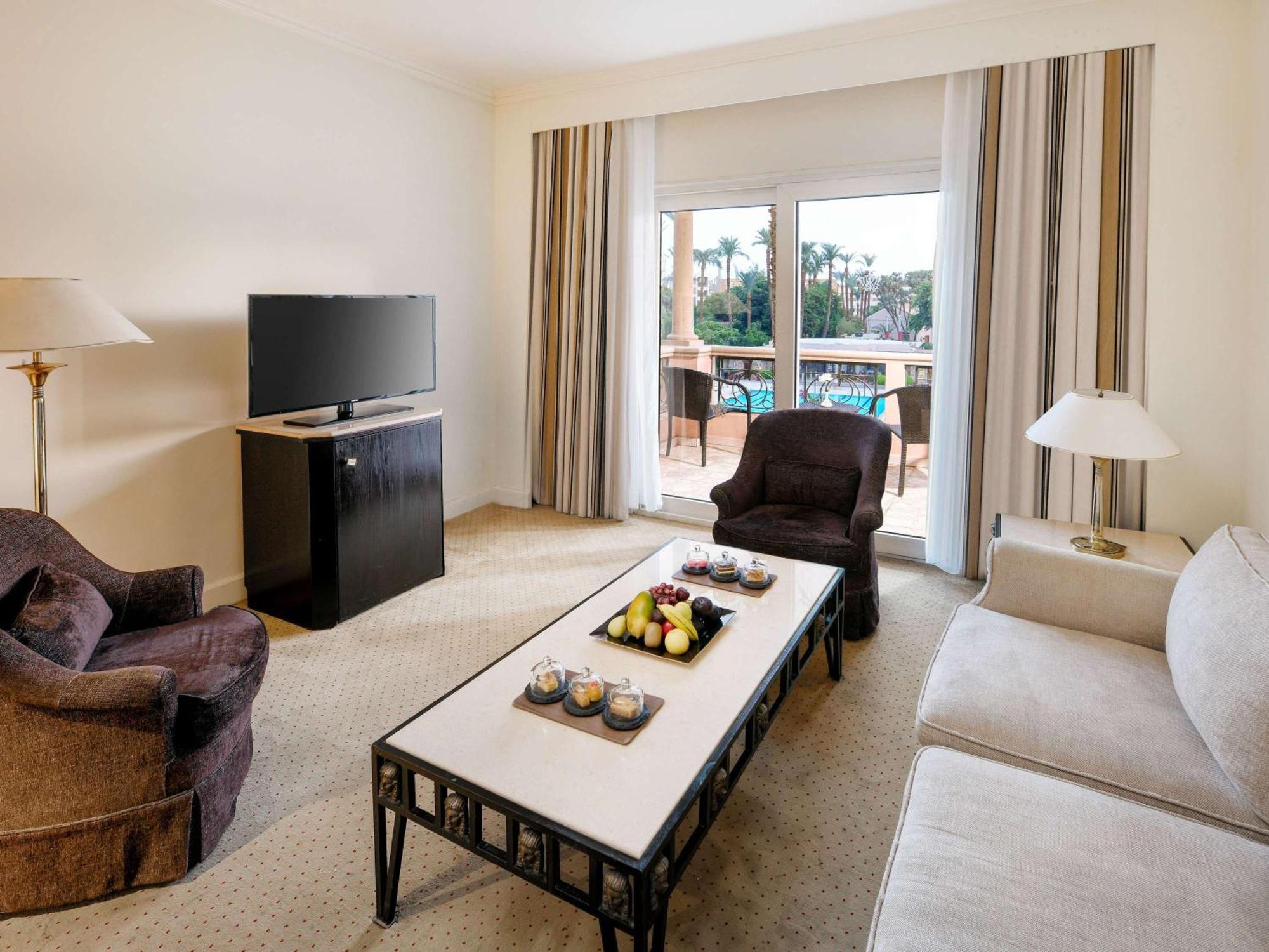 Pavillon Winter Luxor Hotel Екстериор снимка