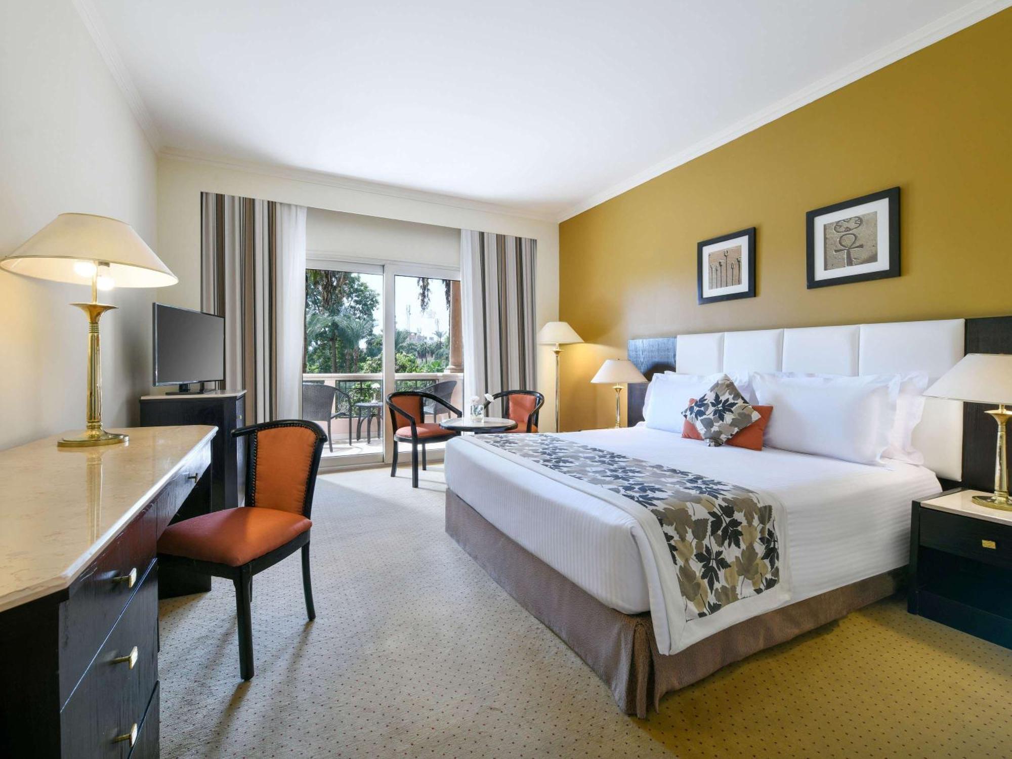 Pavillon Winter Luxor Hotel Екстериор снимка
