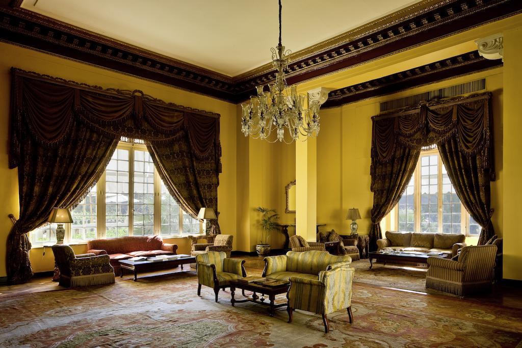 Pavillon Winter Luxor Hotel Екстериор снимка The Yellow Room